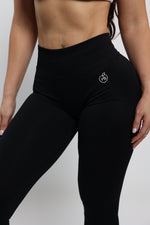 Black V-Back Shaping Scrunch Butt Leggings